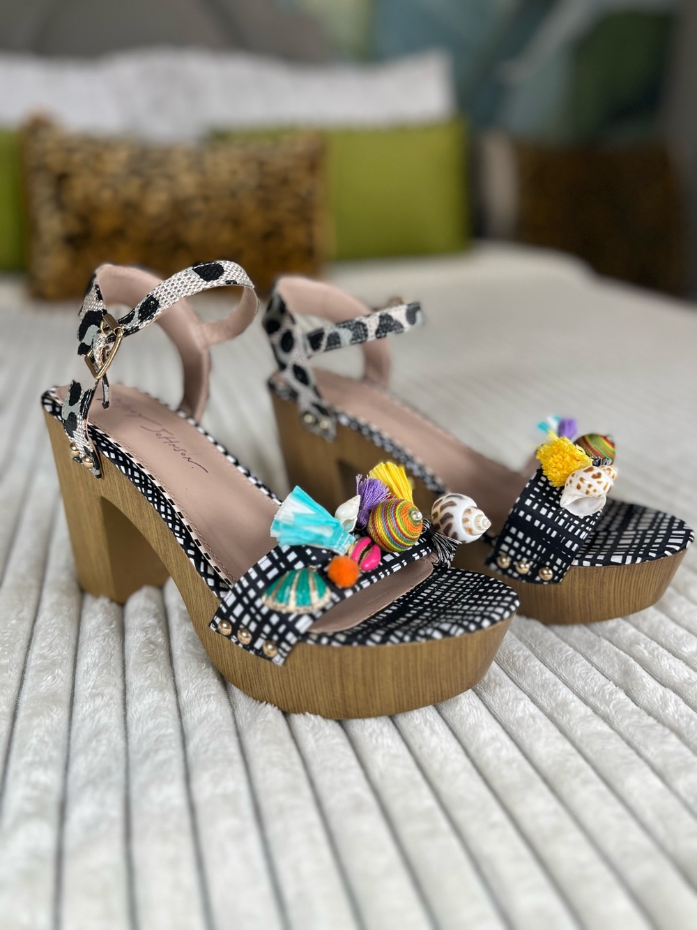 Betsey Johnson Jillie Block Heel Platform Sandals with Multicolor Tassels Size 9 - Picture 2 of 12
